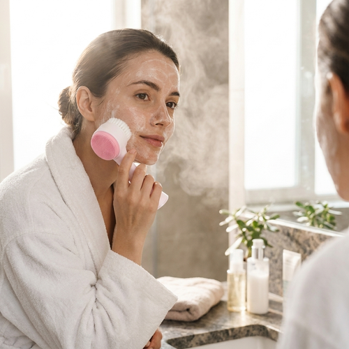 Silica gel facial brush in use